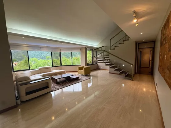 Venta De Apartamento En Urbanizacion Miranda Remodelado Con Terraza Parrillera Y Vista Al Avila