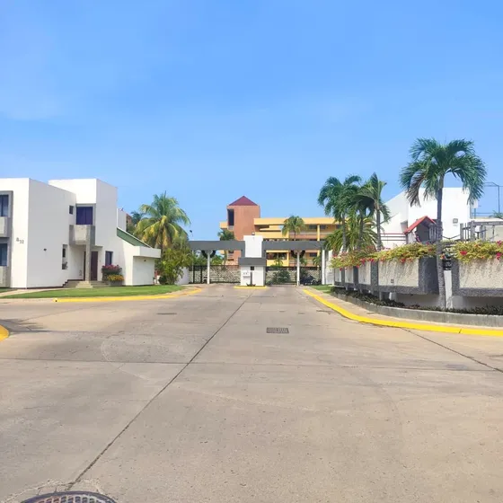 Marina Club, Complejo Turistico El Morro, Lecheria | Venta Casa | 260 Mts2 | 4h + Servicio | 4b + Servicio | 2pe | 320.000$ 