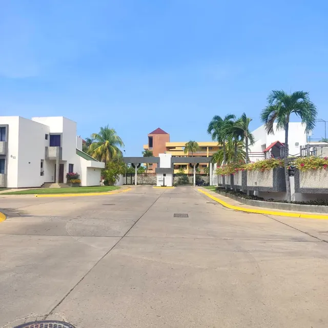 Marina Club, Complejo Turistico El Morro, Lecheria | Venta Casa | 260 Mts2 | 4h + Servicio | 4b + Servicio | 2pe | 320.000$ 