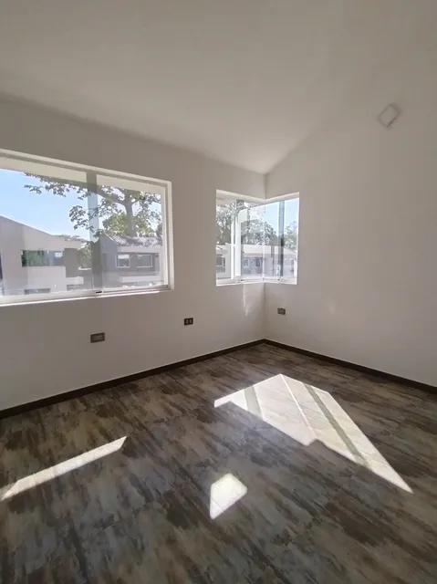Leandro Araque Inzitu Realtos Vende Exclusiva Oportunidad En Casa Verde Sector La Cumaca  Obra Blanca    Para Remodelar A Tu Gusto 