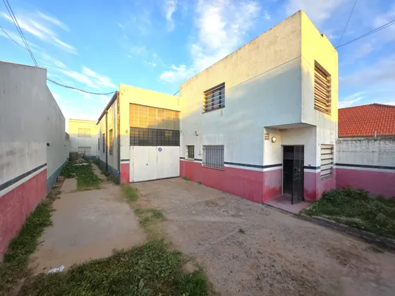 Alquiler Galpón Villa Mitre Con Cochera