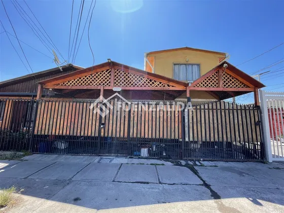 Casa En Venta De 6 Dorm. En Maipú
