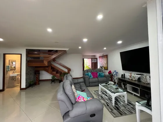 Casa En Venta En El Poblado