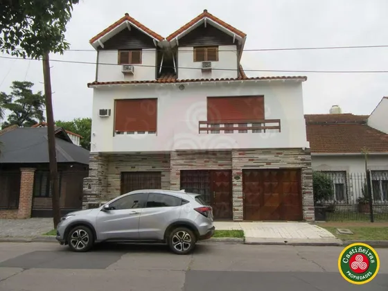 Venta - Chalet En Triplex - 4 Dormitorios - Parque - Cochera - Apta Credito - Aceta Permuta !!!! 