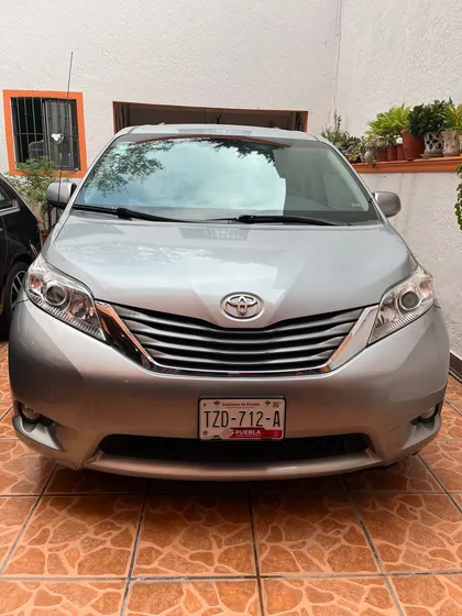 Toyota Sienna 3.5 Xle V6/ Qc At
