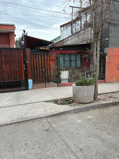Casa Uso Mixto, A 25 Min. Metro Pedreros, 3d+1b