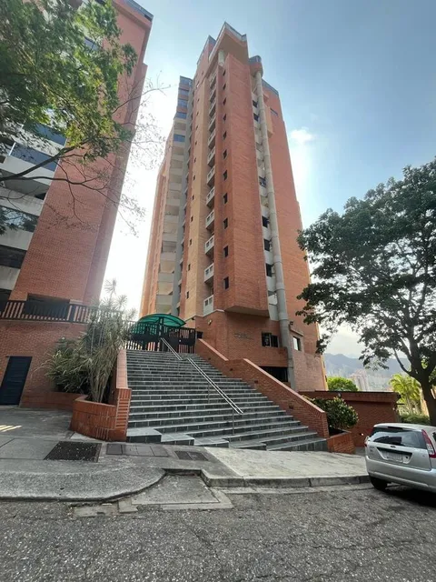 Lm Vende Apartamento En Res Monticello, Urb El Bosque, Valencia.