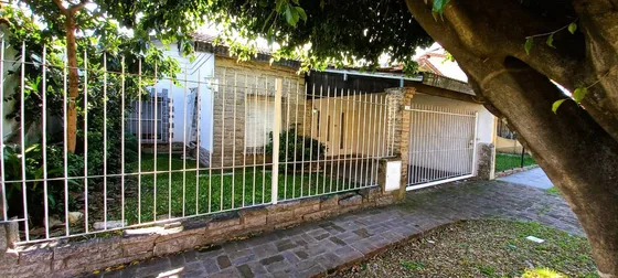 Casa En Venta - 2 Dormitorios 2 Baños - Cochera - 300mts2 - Morón