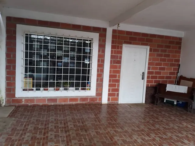 Venta De Casa Tipo Town House En La Urb. Villa Fresca Al Lado Del Colegio Vargas San Antonio De Los Altos