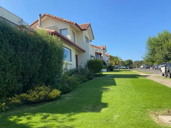 Regia Casa En Condominio De Mantagua