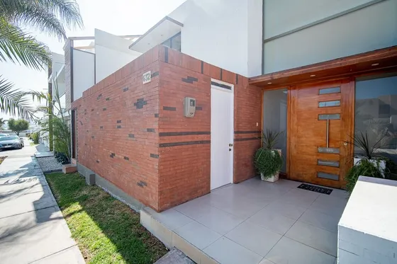 Se Vende Casa En Cond. Playa La Portada.