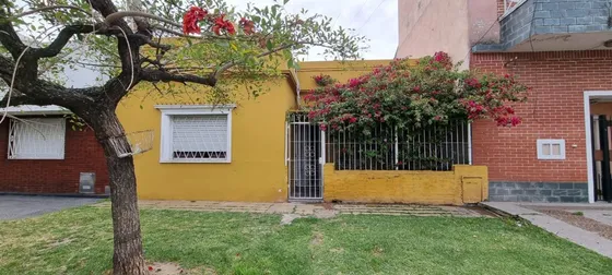 Casa Lote Propio 3 Amb Con Patio Y Terraza. Oportinidad