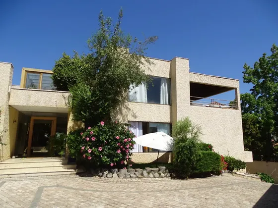 Hermosa Casa En El Atalaya, Las Condes.