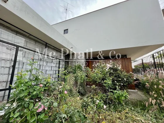 Con Excelente Ubicación  Para Uso Comercial O Residencial