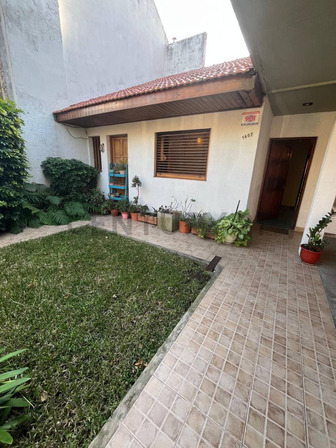 Casa De 4 Dormitorio Con Cochera Ubicada En Av. 38 E/ 23 Y 24 | La Plata. Casa De 4 Dormitorio Con Cochera Ubicada En Av. 38 E/ 23 Y 24 | La Plata.