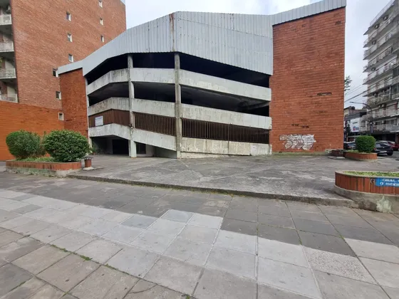 Venta De Cochera Cubierta Centro De En Lanus Este 