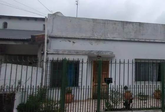 Venta  Casa 3 Ambientes Con Patio Parrila  Cochera Apto Crédito