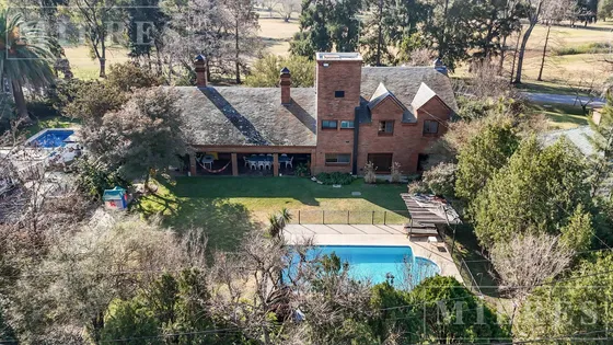 Casa En Venta Sobre Doble Lote Con Vista Al Golf  En El Nautico Escobar