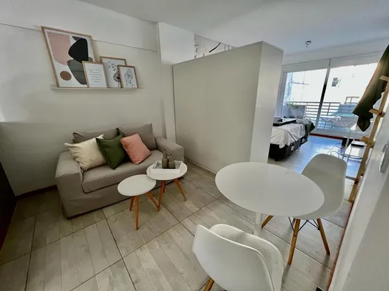 Departamento Monoambiente En Almagro, Con Patio