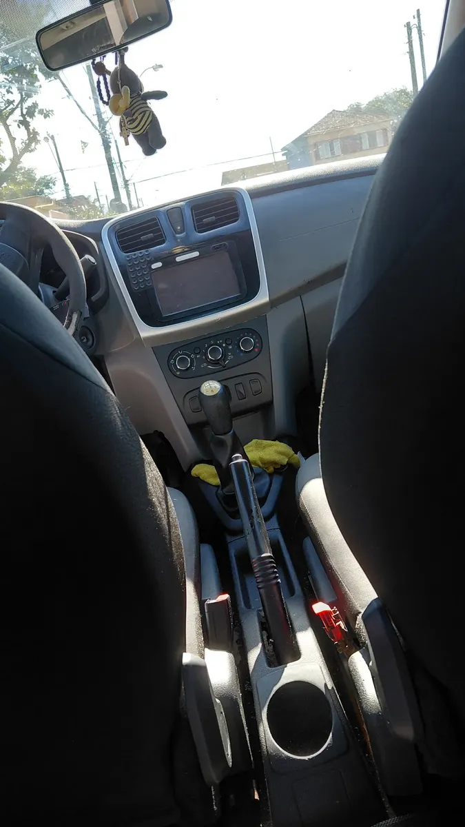 Renault Logan 2015 1.0 16v Expression Hi-flex 4p — foto 8