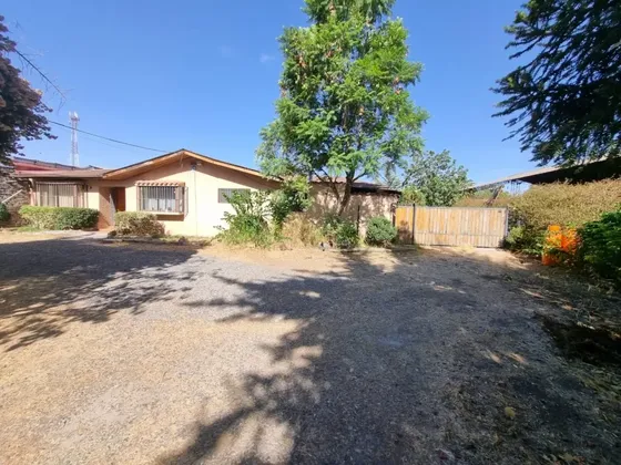 Casa Sólida De 1 Piso Y Gran Terreno En Peñaflor