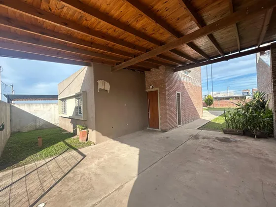 Casa A La Venta 2 Dormitorios Pileta Y Patio Verde En Fincas De Ibarlucea