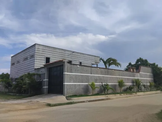 En Venta Bella Casa En Chichiriviche 