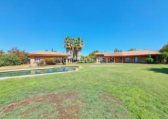 Arriendo En Excelente Condominio En Chicureo