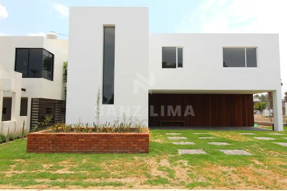 San Lorenzo Residencial: Excepcional Propiedad Con Diseño Exclusivo Y Moderno.