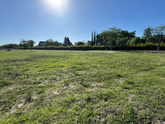 Venta Lote Esquina Nº62 Prados Del Oeste 2, De 970 M2.