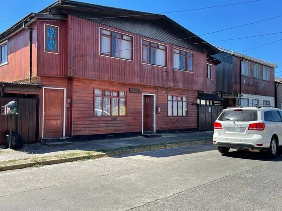 Propiedad En Venta De 4 Dptos Y 1 Cabaña, Valdivia