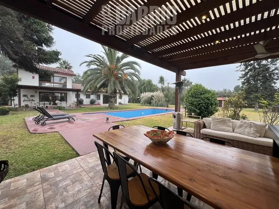 Casa En Venta De 4 Dorm. Mas Servicios En Batuco