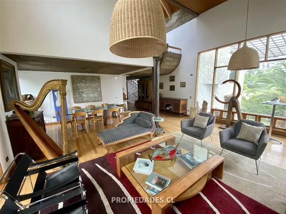 Casa En Venta De 4 Dorm. En Las Condes