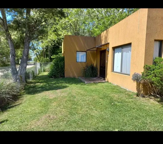 Se Alquila Casa Quinta En Chascomús - Lomas Altas A Media Cuadra De La Laguna. Completamente Amueblada. 