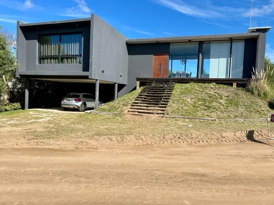 Casa En Venta - Costa Esmeralda - Amoblada