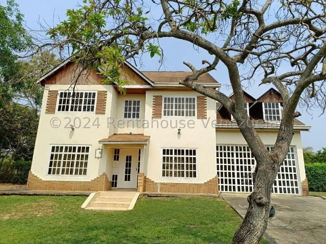 Jv Vende Casa Espaciosa Con Jardín Privado Ideal Para Disfrutar Momentos Al Aire Libre Con Amigos Y Familiares. ¡tu Nuevo Hogar Te Espera! 24-21958