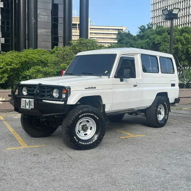 Toyota Land Cruiser Long Van