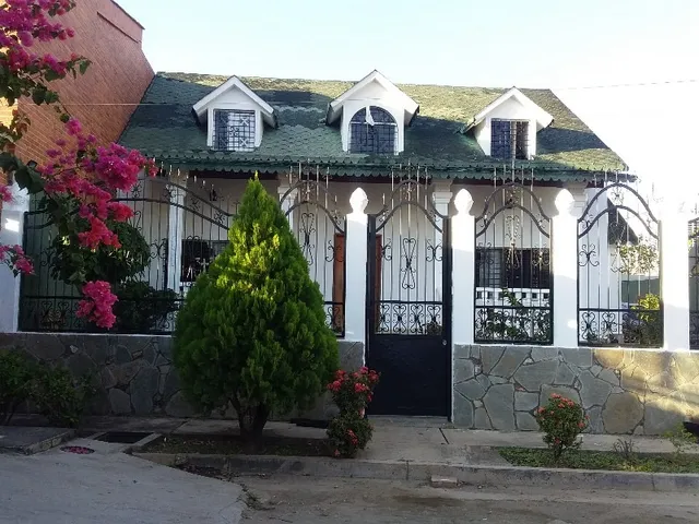 Nelida Lugo Vende Casa De Dos Niveles, Tipo Chalet, En Urb. Ciudad Jardín Mañongo. Naguanagua, Valencia, Venezuela. Cod: Foc-904