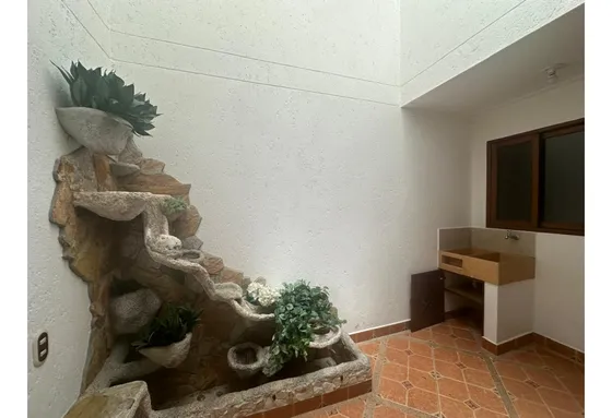 Bella Casa Con Amplios Espacios Sector El Rosal