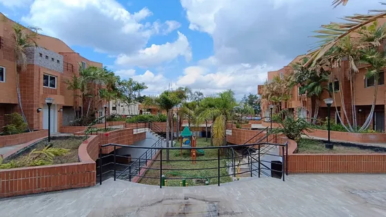 234776 Am* Venta De Lote De Townhouse En Piedra Pintada Valencia