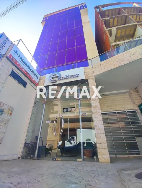 Oficina En La Av. Bolivar, Porlamar, Isla De Margarita Cod: 1057