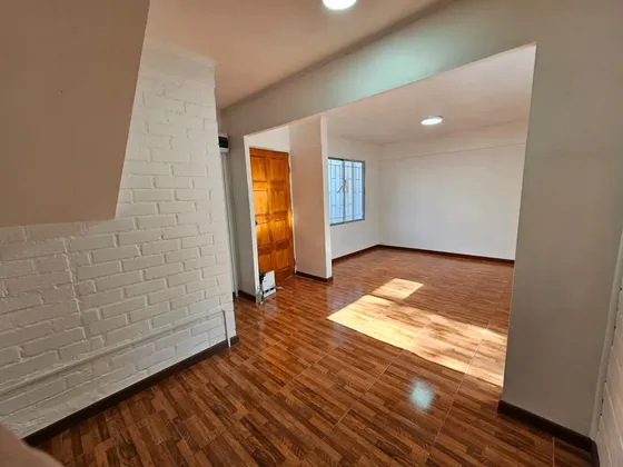 Acogedora Y Bien Ubicada Casa En Ñuñoa