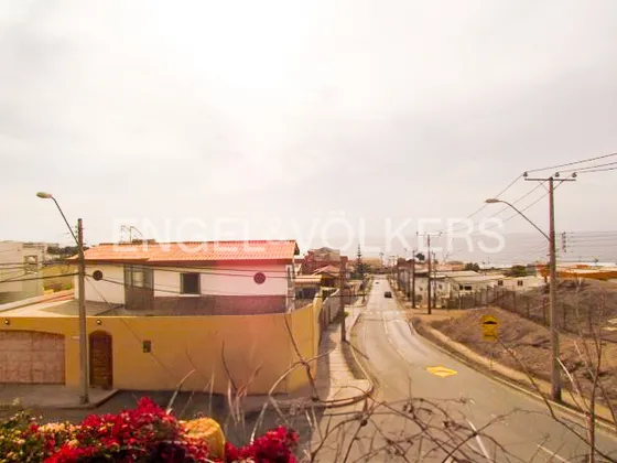 Amplia Residencia Con Local Comercial Hoy Operando