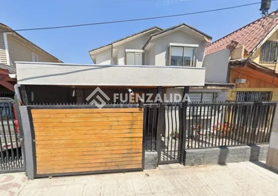 Casa En Venta De 4 Dorm. En Maipú