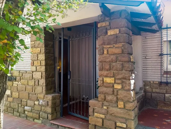 Amplia Casa En Venta Con Depto Independiente