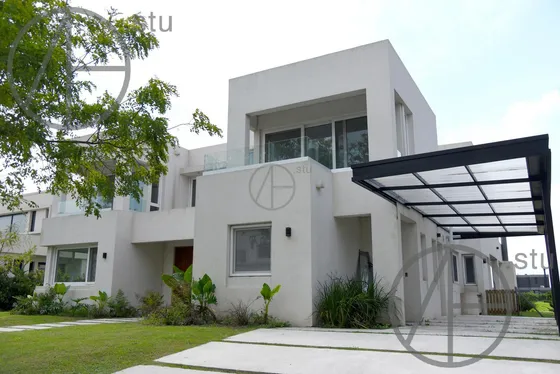 Casa En Venta En Marinas Puertos