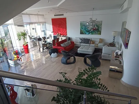 Hortiz Venta Espectacular Pent House De Lujo En El Bosque, Valencia, 3 Niveles, 800m2, Planta 100%, Pozo De Agua, Valencia. Carabobo.