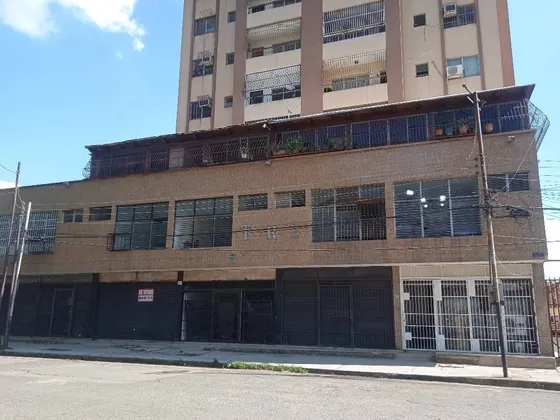 Local Comercial En Venta O Alquiler En Av Las Ferias Sector Santa Rosa Valencia. St