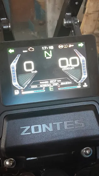 Mucha Tecnología Y Equipamiento