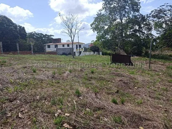 Ab ¡excelente Opción Para Construir La Casa De Tus Sueños! Esta Parcela De Terreno En Naguanagua Urb. Carialinda, Ofrece Una Gran Oportunidad Para Quienes Buscan Un Espacio Amplio Y Seguro Para Vivir.
